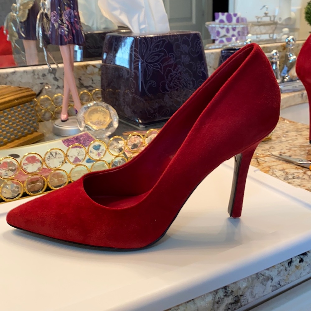 EUC BCBGeneration Big Flash beautiful blue red suede pumps 38/8